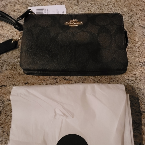 Coach Handbags - Auth Coach Wristlet Signature BNWT